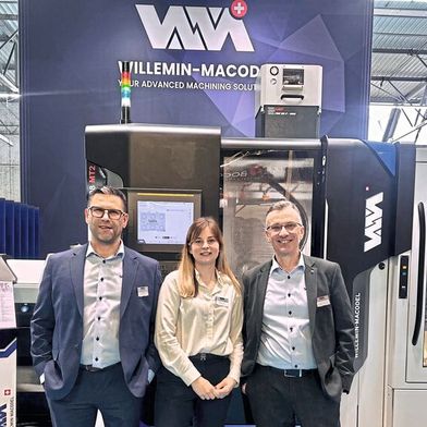 L'équipe des ventes France sur le stand de Willemin-Macodel à la Simodec 2026. De gauche à droite : David Botté, Angèle Humbert et Christophe Rey-Canard (Source : MSM)