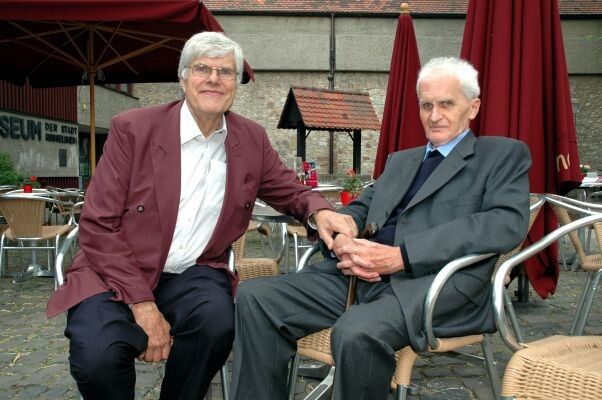 Bild 1: Firmengründer Piero Giordanino (re.) und Gründer Finder-Niederlassung Deutschland Peter Krutzek senior (li.) bei der Jubiläumsfeier 25 Jahre Finder Deutschland. (Bild: Finder)