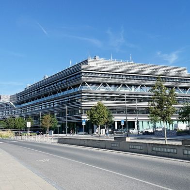 Widok zewnętrzny nowo wybudowanego centrum badawczego w Wiedniu (Zdjęcie:Lorenz Consult)