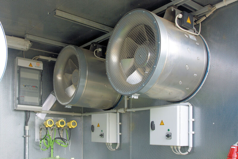 Zwei thermostatgesteuerte Abluft-Ventilatoren garantieren ganzjährig optimale Temperaturbedingungen im Inneren des geschlossenen Containers. (Bild: Aerzener Maschinenfabrik)