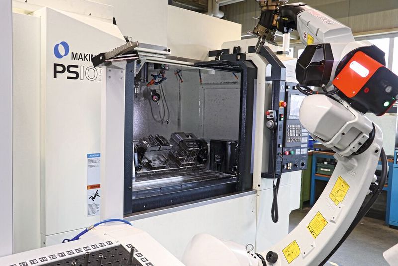 Hohe Produktivität auf kleinem Raum – die bei Iseli installierte 3+1-achsige Fertigungszelle ist einfach einzurichten und überzeugt durch prozesssicheren Automatikbetrieb.  (Bild: pL Lehmann)