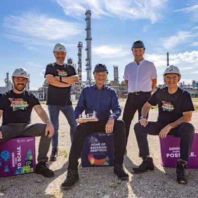 From left: ISG Managing Director Dominik Gschwendtner, Business Development Manager Christian Eichner, Furanova CEO Dr. Oliver Bolzern, Furanova COO Dr. Christian Keck, ISG Managing Director Dr. Christoph von Reden. (Bild: Heiner Heine)