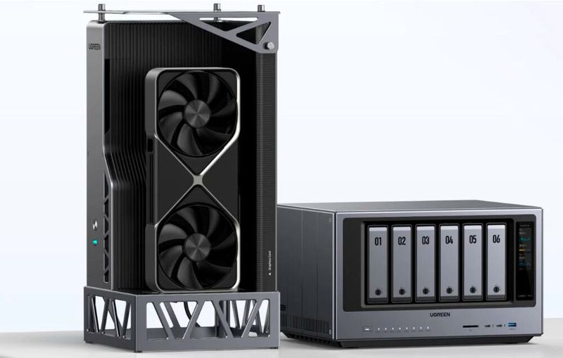 Am OCuLink-Port kann eine externe GPU angeschlosen werden, die für zusätzliche KI-Leistung sorgt. Mit dem LinkStation-eGPU-Dock hat der Hersteller gleich ein passendes Dock für eine Grafikkarte im Programm. (Bild: Ugreen)