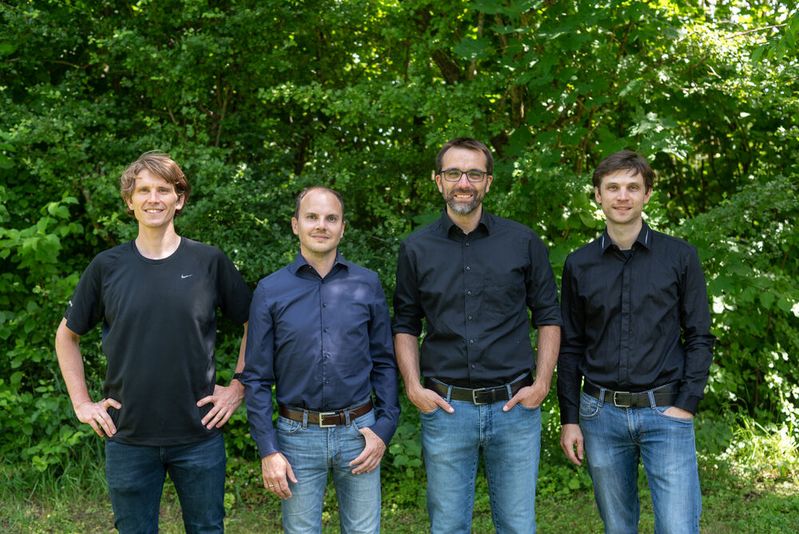 Planqc wurde im April 2022 von Johannes Zeiher, Alexander Glätzle, Sebastian Blatt und Lukas Reichsöllner (von links nach rechts) zusammen mit Ann-Kristin Achleitner und Markus Wagner gegründet. Planqc hat seinen Sitz in Garching bei München.
