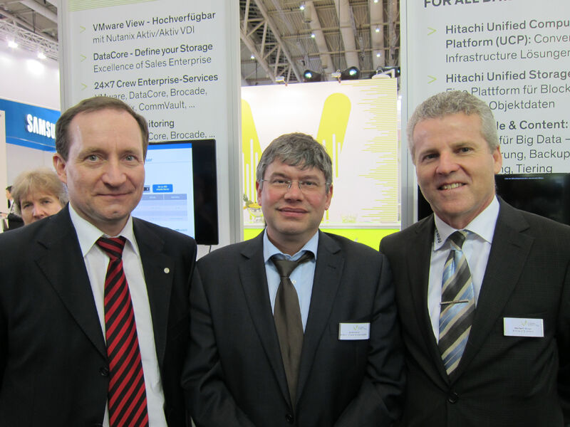 (v. l.) Jürgen A. Krebs und Armin Krull, Hitachi Data Systems, mit Herbert Varga, Arrow ECS (Bild: IT-BUSINESS)