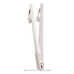 Die Standfüße des schlanken, 4,5 kg schweren Rechners klappen durch einen raffinierten Federmechanismus aus, wenn man ihn abstellt. Zudem kann er um zehn Grad nach hinten geneigt werden.  (Bild:  HP)