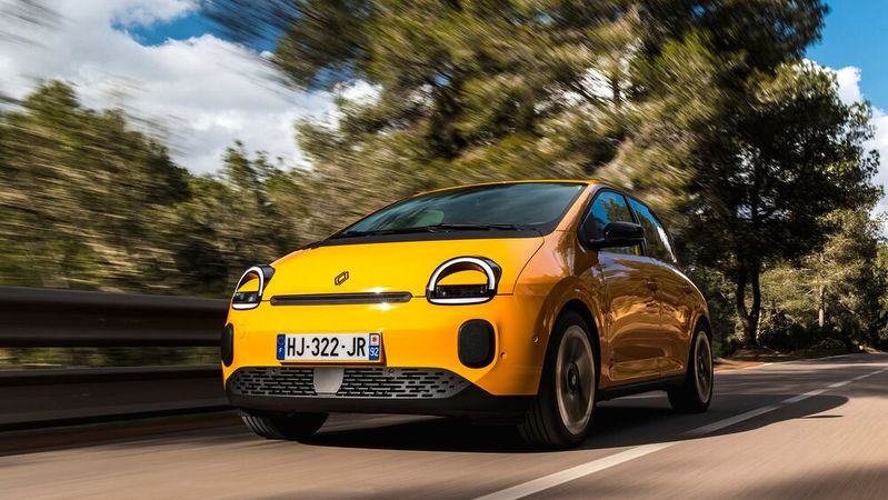 Mit dem Twingo E-Tech bringt Renault eine rein elektrisch angetriebene Neuauflage des Kleinstwagens Twingo an den Start.(Bild:  Renault)