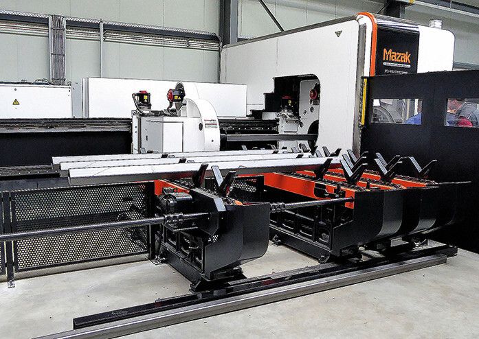 Die bei Leiße installierte Mazak 3D Fabri Gear 400, von der Auslaufseite gesehen. Die fertig geschnittenen Rohre werden hier ebenfalls wieder in einem Magazin abgelegt. (Bild: Kuhn)