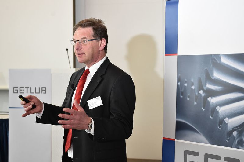 Dr. Lutz Lindemann, Vorstandsmitglied der Fuchs Petrolub S.E und Mitglied des FVA-Vorstandes: „Der GETLUB Kongress zeigt in beeindruckender Weise, dass der Schmierstoff als Konstruktionselement eine sehr breite und intensive Aufmerksamkeit in der Forschungs- und Entwicklungslandschaft bekommt.“ (Bild: VDMA)