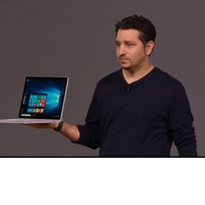 Microsofts Hardware-Chef Panos Panay bei der Vorstellung des Surface Book.