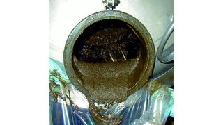 Wässrige Abfälle aus der Metallbearbeitung lassen sich leichter und kostengünstiger entsorgen, wenn man das Wasser mit einem Verdampfer entzieht.  Bild: Gütling (Archiv: Vogel Business Media)