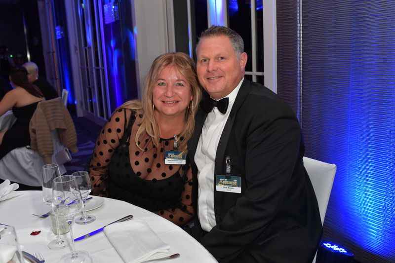 Daniela Bemelmans-Leventic, KOSATEC, mit Dirk Bürger, ASUS. (Hannes Magerstaedt)