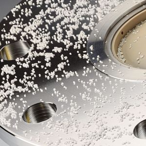 Ob Schüttgut oder Flüssigkeit - Anwender können in Zukunft immer das gleiche Radarfüllstandmessgerät einsetzen.(Bild:  Vega)