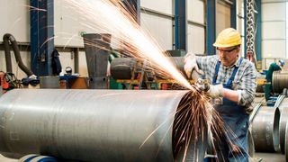 Heiner Zurwellen hat in seinen 42 Jahren bei Barlage schon mit Hunderten von Winkelschleifern gearbeitet. Die neuen Metabo-Geräte hat der Teamleiter bisher allerdings noch nicht zum Stehen gebracht. (Bild: Metabo)