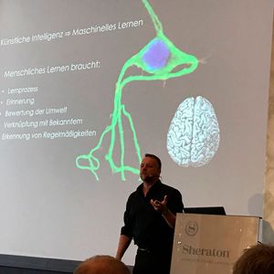 IT-Security Conference in München: Prof. Skornia macht den Auftakt.(Bild:  Vogel IT-Akademie)