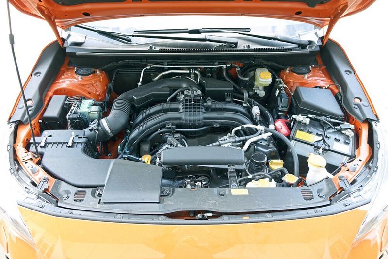 Der 2,0-Liter-Boxermotor liefert 115 kW und verbraucht laut Datenblatt 6,9 Liter auf 100 km (kombiniert). (Jens Scheiner/»Automobil Industrie«)