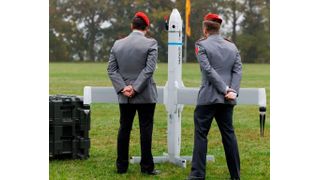 Better not ? The drones from Stark Defence can also carry out kamikaze actions. But there are concerns about the Bundeswehr purchasing the systems. It could be that the US investor Thiel could have too much influence over the company ... (Image:SD)