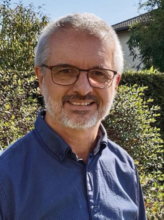 Laurent Rollinger, responsable développement de l'offre Berger-Levrault Suisse : « Je suis très fier de contribuer à la création et au développement de cette filiale en Suisse. Forts de prestigieuses références, nous allons poursuivre nos efforts pour renforcer notre présence sur l'ensemble du territoire suisse, en ciblant quatre grands axes verticaux que sont l'industrie, les transports, la santé et le Facility Management, appuyé par un réseau de partenaires en plein essor. » Laurent Rollinger, responsable développement de l'offre Berger-Levrault Suisse : « Je suis très fier de contribuer à la création et au développement de cette filiale en Suisse. Forts de prestigieuses références, nous allons poursuivre nos efforts pour renforcer notre présence sur l'ensemble du territoire suisse, en ciblant quatre grands axes verticaux que sont l'industrie, les transports, la santé et le Facility Management, appuyé par un réseau de partenaires en plein essor. »