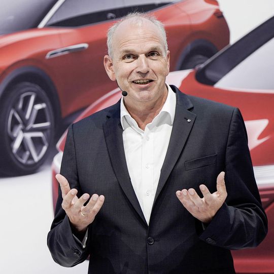 VW-Vertriebsvorstand Jürgen Stackmann während der VW-Nacht vor dem Genfer Salon: „Das Geschäft mit Volkswagen wird sich für unsere Partner auch in Zukunft lohnen.“(Bild:  Volkswagen)