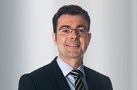„Damit das hohe Niveau gehalten werden kann, sollte rechtzeitig und zielgerichtet in die Nachwuchssicherung und in die Förderung der Belegschaften investiert werden“, sagt Dirk Meyer vom Bundesarbeitgeberverband Chemie. (Bild: Provadis)