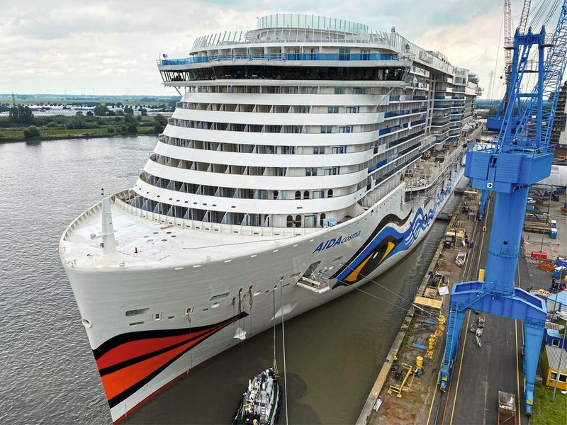 Die Aidacosma an der Pier. Das Schiff hat Ende Februar 2022 seine Jungfernfahrt angetreten und soll im April getauft werden. (Bild: Meyer-Werft)