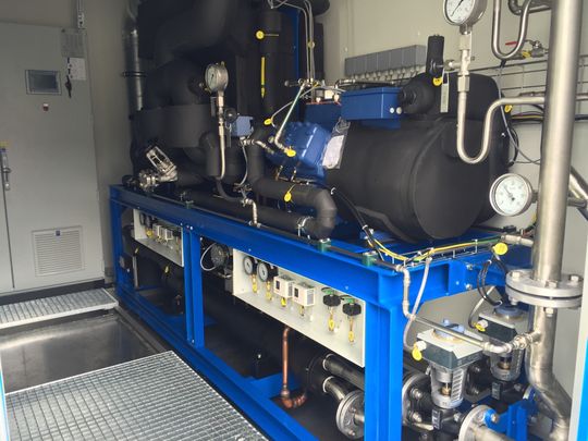 Bild 3. Propan-Kältemaschine: Propan (R290) ist als Kältemittel mit einem GWP-Wert von 3 und einem ODP von null umweltfreundlich und zukunftssicher, da es von den HFC-Auslaufprogrammen ausgenommen ist.(Bild:  L&R)