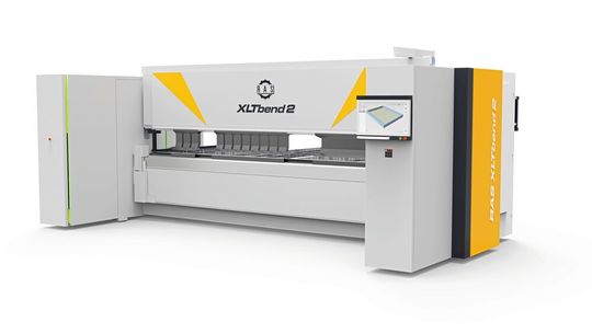Die XLT bend 2 von RAS Reinhardt Maschinenbau war auf der Blechexpo 2025 als Schwenkbiegemaschine mit erweiterten Funktionen und energieeffizienter Antriebstechnik zu sehen.(Bild:  RAS Reinhardt)