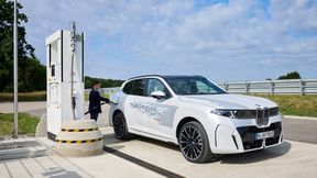 Ab dem Jahr 2028 will BMW den iX5 Hydrogen auf den Markt bringen. (Bild: Fabian Kirchbauer/BMW)