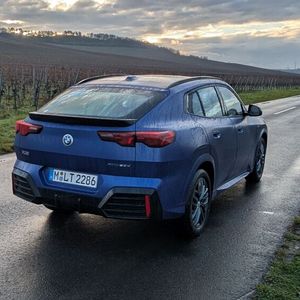 Geschmack ist ja bekanntlich Geschmacksache: Im Fall des X2 gilt das vor allem für das durchaus polarisierende Heckdesign. (Bild:  Mauritz – VCG)