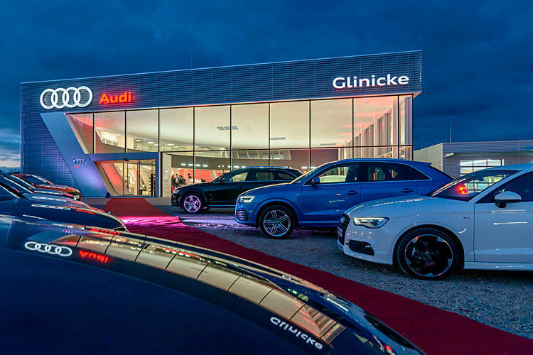 Die Glinicke-Gruppe ist in drei, bald vier Bundesländern tätig und spricht eine Klientel vom Jaguar-Fahrer bis zum Hyundai-Kunden an. Die Klammer aller Tätigkeitsfelder ist die Kundenorientierung, die weder räumliche noch Markengrenzen kennt. Geführt wird die Gruppe von Kassel aus, dazu koordinieren Regionalmanager die Arbeit der Autohäuser. (Glinicke)