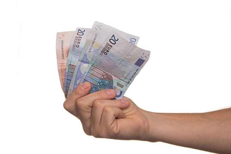 Mehr Geld für die Arbeit: Für das Angebot einer Vier-Tage-Woche bei gleichem Gehalt interessieren sich bei La Linea weniger Mitarbeiter. Die meisten wollen mehr Geld und fünf Tage arbeiten.(Bild:  frei lizenziert /  Pixabay)