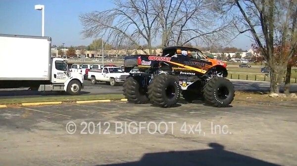 Der Bigfoot 20: der weltweit erste Monstertruck mit Elektroantrieb macht mit über 260 kW und 1100 Nm Autos umweltschonend platt (Bild: Bigfoot 4x4 Inc.)