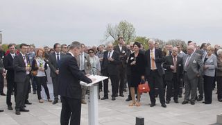 Begrüßung der Gäste auf der neu entstandenen Dachterrasse des Betriebsrestaurants. (Bild: Bausch+Ströbel)