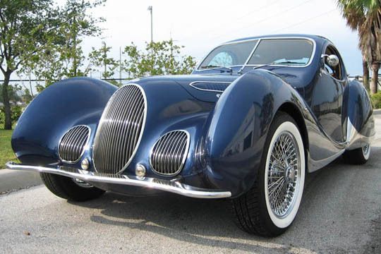 Sicherlich einer der schönsten Vorlriegsklassiker ist der Talbot Lago T150 C SS von 1938, der für umgerechnet rund 3,4 Millionen Euro seinen Besitzer wechselte. (Gooding & Company)