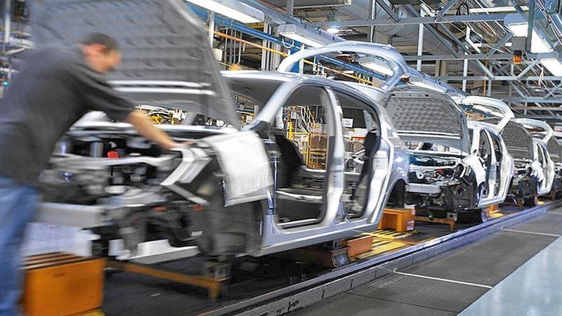 In der deutschen Automobilindustrie ist derzeit viel von Krise die Rede. Es besteht Reformdruck, sagen Experten. Vom Untergang sei die Branche aber noch weit entfernt.(Bild:  Feig Electronic)