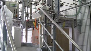 Hohes Containment bei der Big-Bag-Befüllung ermöglicht die geschlossene Trocknerentleerung.  (Bild: DEC)