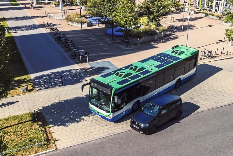 Mit Sion und dem Solar Bus Kit will Sono Motors zu nachhaltigerer Mobilität beitragen. Die Vision: jedes Fahrzeug mit Solarzellen ausstatten. (Bild: Sono Motors GmbH/Martin Meiners)