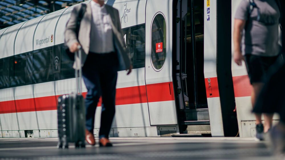 Preisvergleich Klimafreundliche Bahn Oft Teurer Als Flug