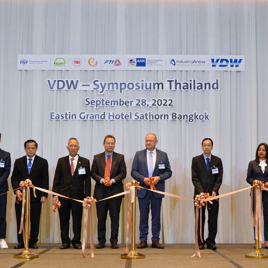 Following the 2010 and 2014 events, eight German manufacturers were once again able to showcase the products and services of the German machine tool industry in Thailand. Following the 2010 and 2014 events, eight German manufacturers were once again able to showcase the products and services of the German machine tool industry in Thailand.