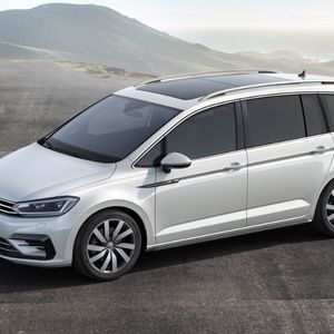 VW versucht gar nicht erst, den Touran durch optische Tricks allzu sehr auf sportlich zu trimmen. (Foto: Volkswagen)