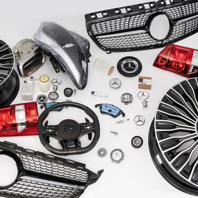Ein Beispiel für Betrug am Kunden: Ersatzteile, die wie Mercedes-Originalteile aussehen, aber gefälscht und meist von schlechter Qualität sind. (Bild: Mercedes-Benz)