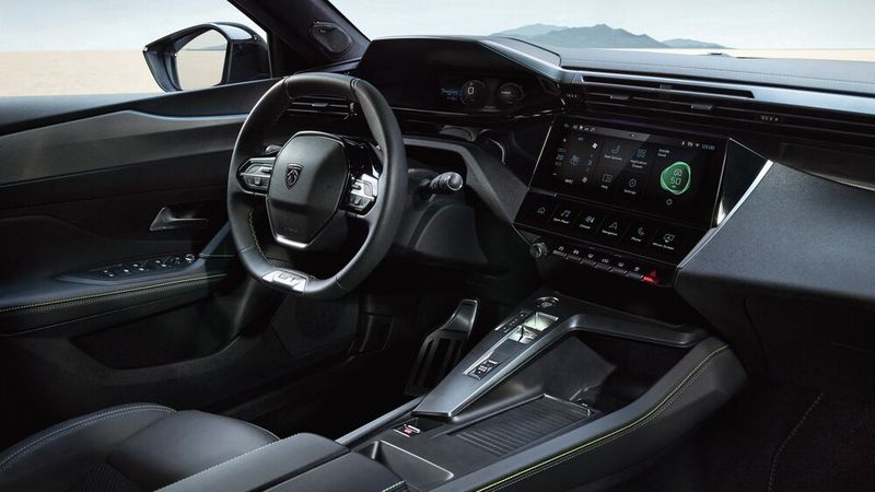 Mit gleich 30 Assistenzsystemen bietet der Neuling eine Vielzahl von elektronischen Helfern. (Bild: Stellantis)