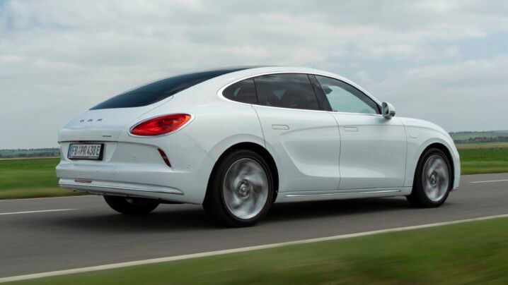 Ein bisschen Panamera, ein wenig Bentley – der Ora verkörpert einen wilden Stilmix. (Bild: GWM)