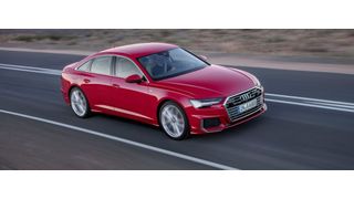 Wie der A8 bietet der neue A6 ein aufgeräumtes Doppel-Touchscreen-Cockpit, Antriebe ausschließlich in Kombination mit Mildhybrid-Technik und Automatikgetrieben sowie automatisierte Fahrkünste auf Level 3. (Audi)