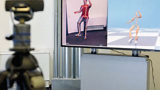 Srinath Sridhar führt vor, wie V-Nect funktioniert: Das System ermittelt aus Aufnahmen einer preiswerten Webcam in Echtzeit ein dreidimensionales Modell der Körperhaltung des Doktoranden am Max-Planck-Institut für Informatik.  (Oliver Dietze/Max-Planck-Gesellschaft)