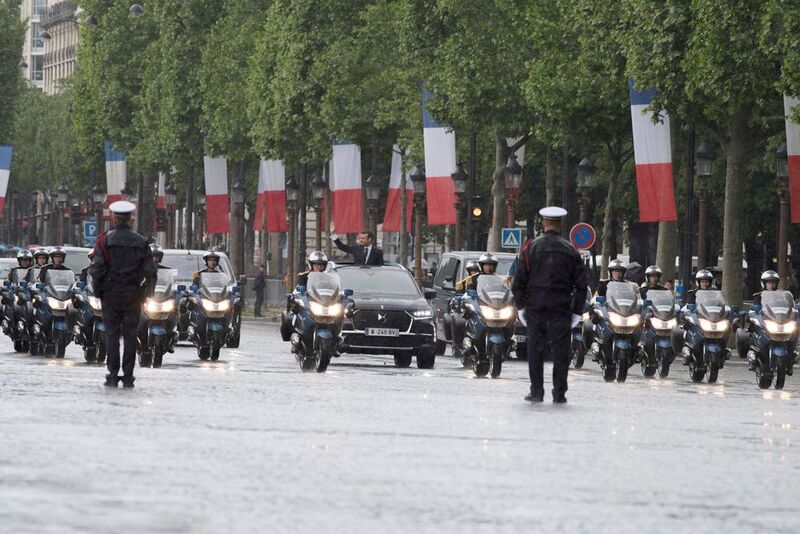 Für seine erste Fahrt als französischer Staatspräsident wählte Emmanuel Macron den DS7 Crossback. (DS Automobiles)