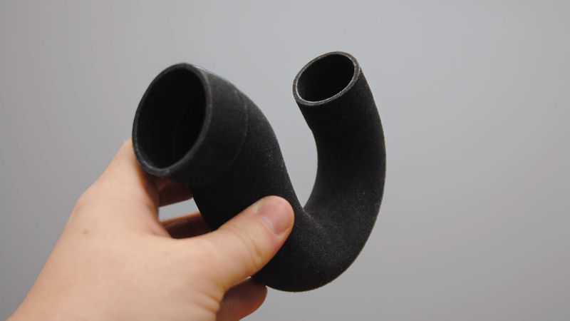 Im Sinterverfahren hergestelltes Bauteil aus TPU.(Bild:  Speedpart)