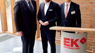 V.l.: Dr. Bernd Althusmann, Wirtschaftsminister; Andreas Böttner, CEO E&K Automation GmbH und Dr. Jörg Mutschler, Geschäftsführer VDMA Nord. (E&K Automation)