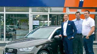 V. li.: Bastian Merkwitz, Mathias Steinmüller und Andreas Rahe von Schröder Teams wollen im Gebrauchtwagengeschäft den Privatkundenanteil steigern. (Bild: Mauritz)