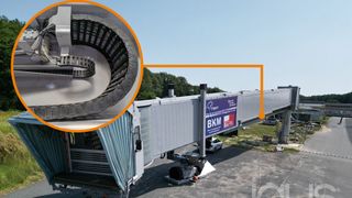 Damit der Sommerurlaub pünktlich beginnt: In der automatisierten Fluggastbrücke von «REEL» sorgen Energieketten und Leitungen von Igus für eine hohe Ausfallsicherheit im Flughafenbetrieb. (Bild: Igus SE & Co. KG)